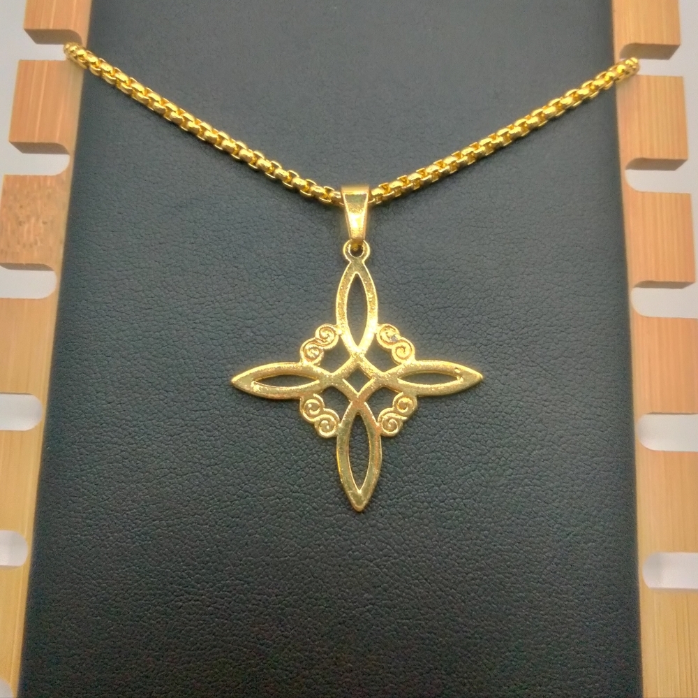 Irish Knot Necklace Pendant - Gold